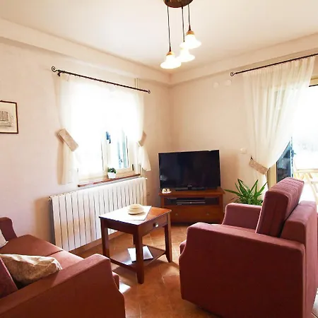 Holiday Home Trget Trget Nyaraló *