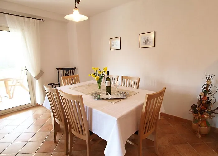 Semesterbostad Mirela By Interhome Trget